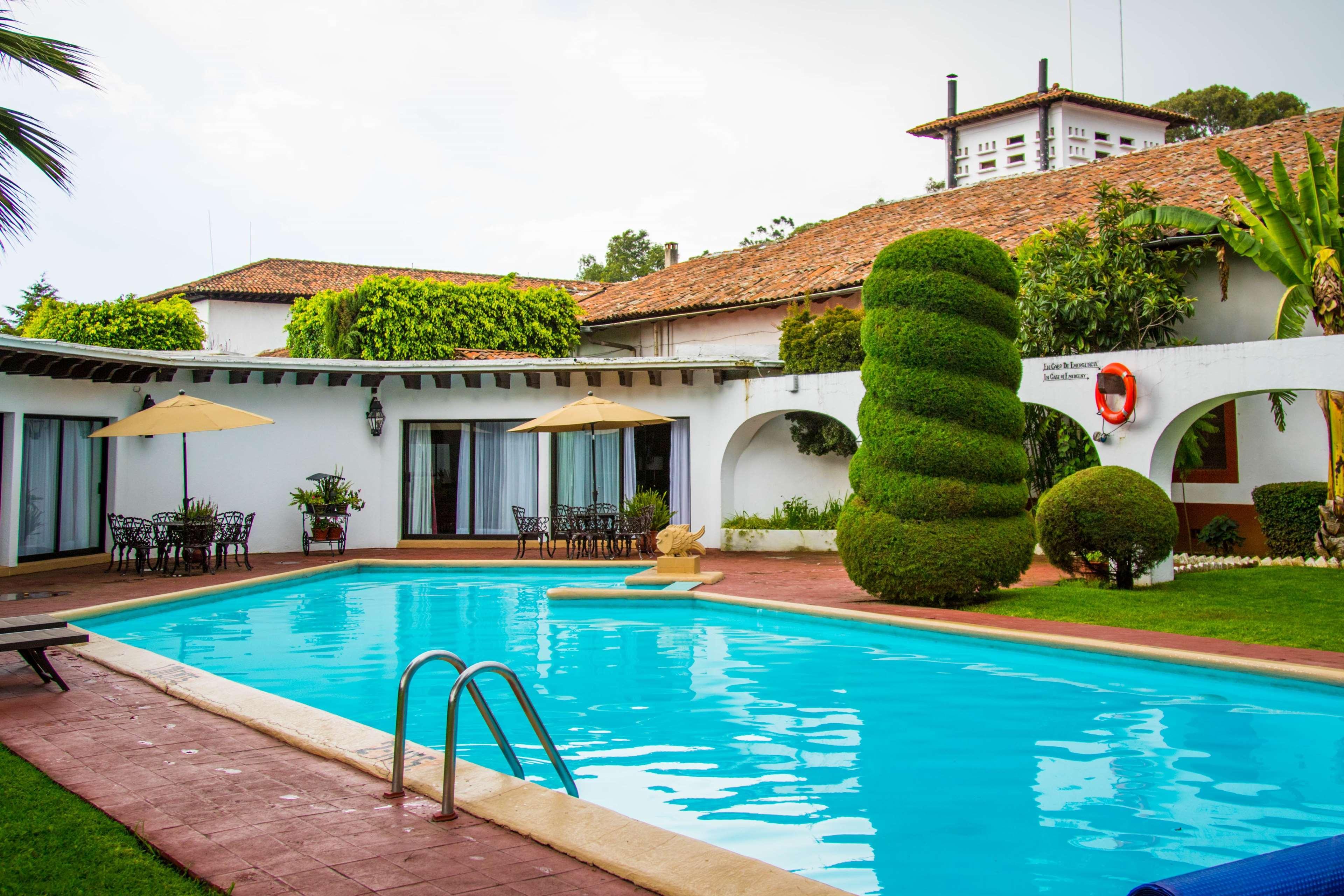 Best Western Plus Posada De Don Vasco Pátzcuaro Extérieur photo Swimming pool at the hotel