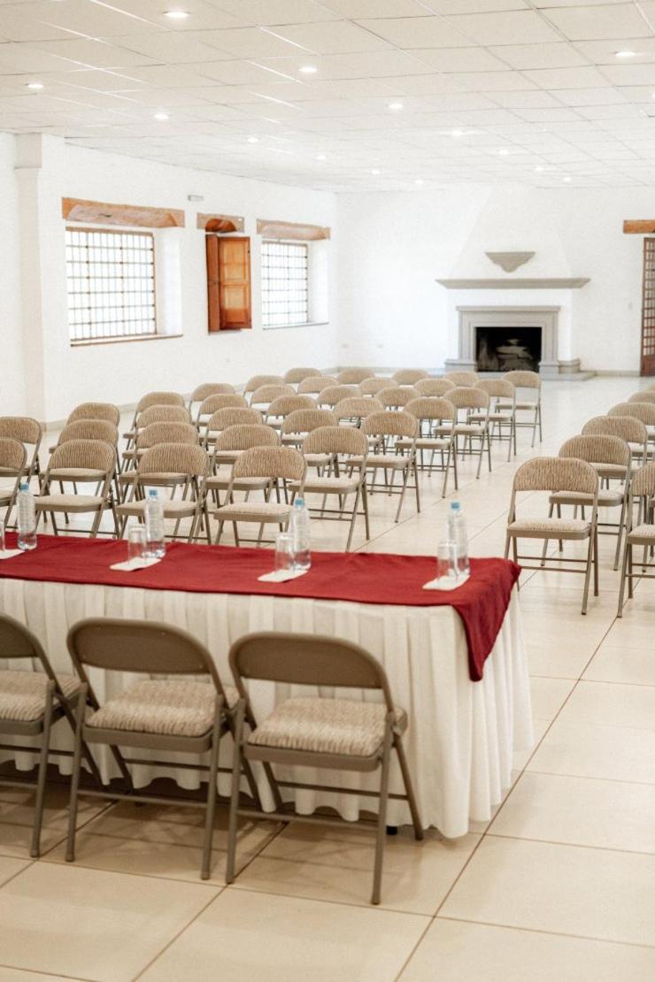 Best Western Plus Posada De Don Vasco Pátzcuaro Extérieur photo The interior of the conference hall