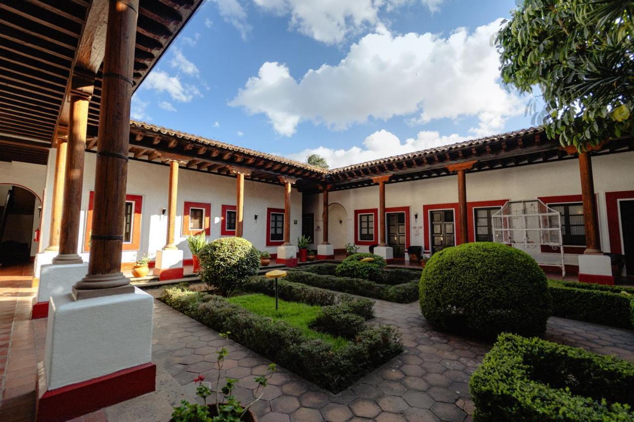 Best Western Plus Posada De Don Vasco Pátzcuaro Extérieur photo The patio of the house