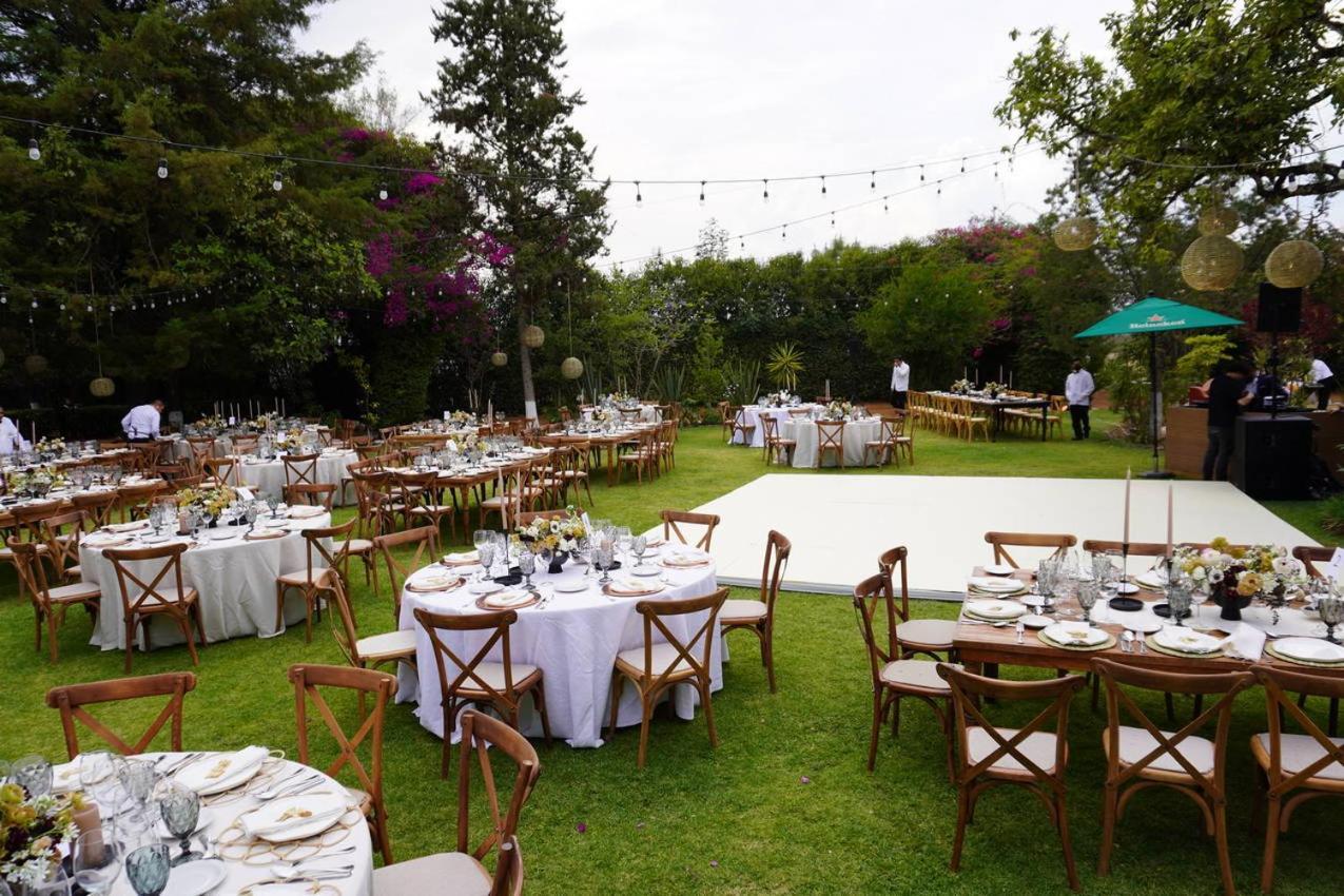 Best Western Plus Posada De Don Vasco Pátzcuaro Extérieur photo A wedding reception at the garden of the Quinta de Olivella
