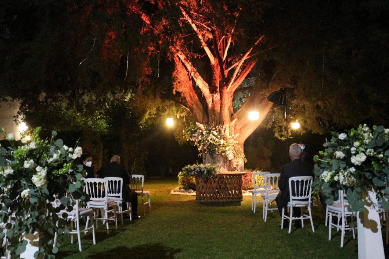 Best Western Plus Posada De Don Vasco Pátzcuaro Extérieur photo The gardens at night